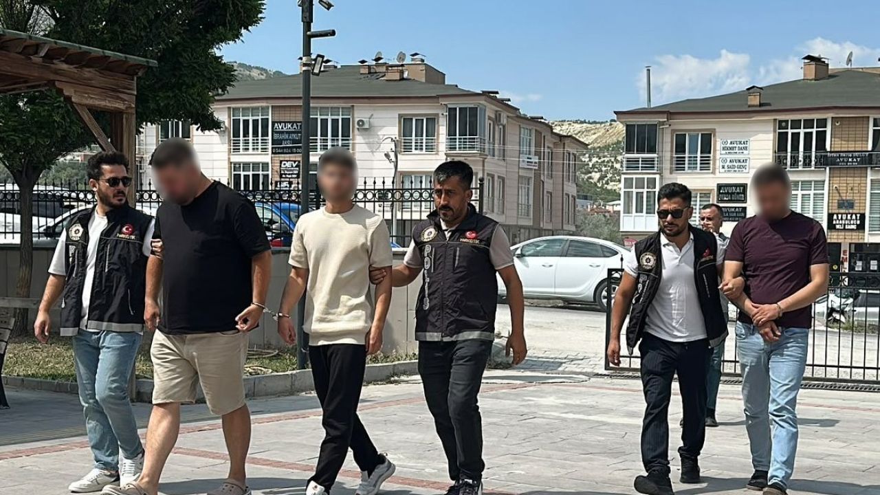 Uyuşturucu kullanmaktan öğretmenlikten ihraç edilen şahıs bu kez uyuşturucu ticaretinden tutuklandı