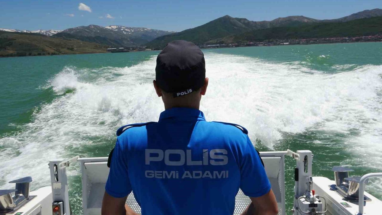 Van Gölü’nde kaçak avcılığa deniz polisinden geçit yok