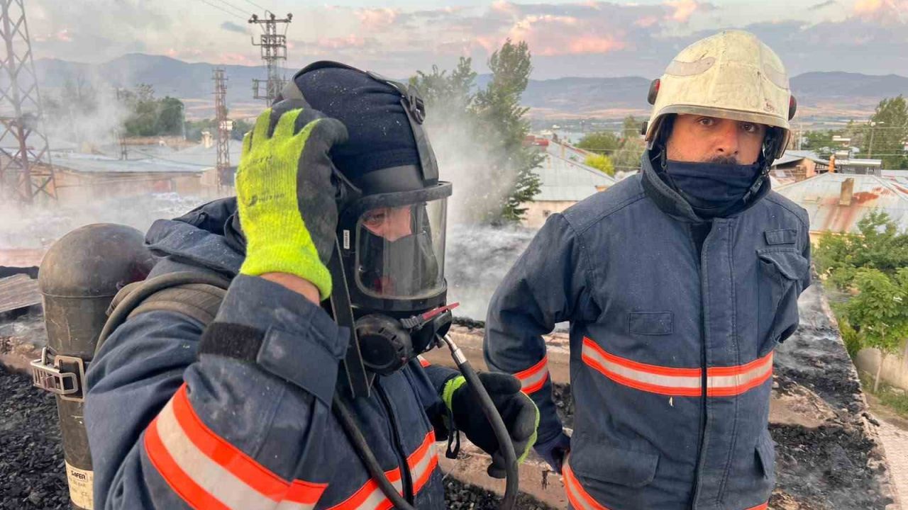 Van’da camide yangın