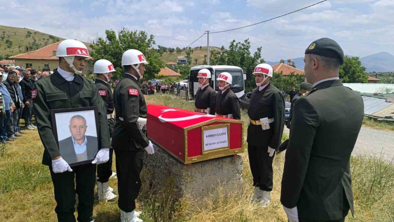 Vefat eden Kıbrıs gazisi son yolculuğuna uğurlandı