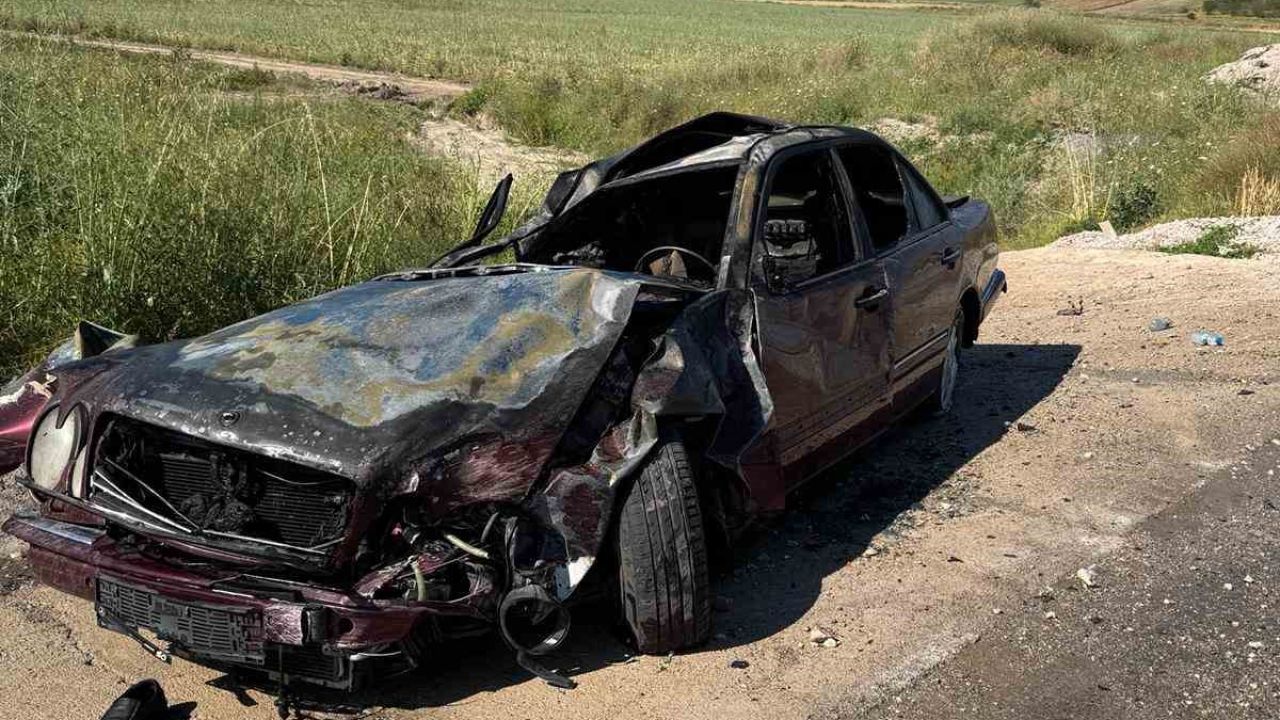 Yozgat’ta devrilen otomobil yandı: 1 ölü, 3 yaralı